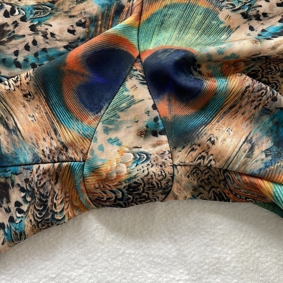 REVOLVE SzS/M Onzie Peacock motif crops EUC - Picture 11 of 12